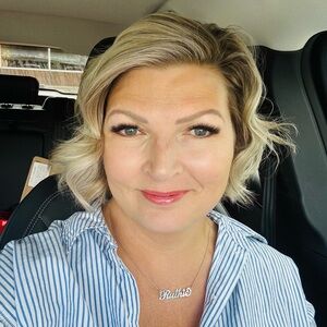 MEET YOUR POSHER!!! NEGOTIATE… MAKE ME AN OFFER!